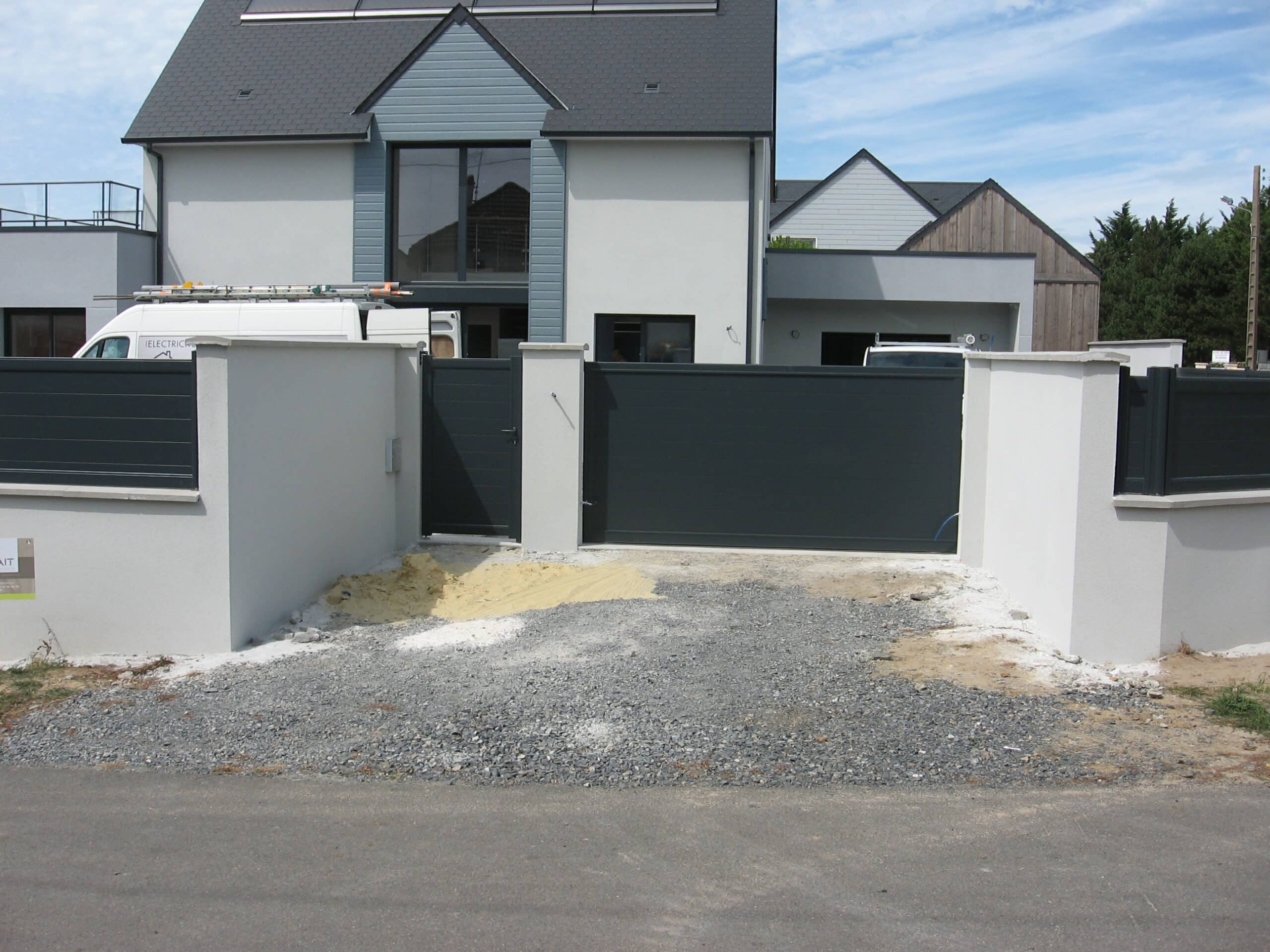 Installation Portail coulissant en aluminium
