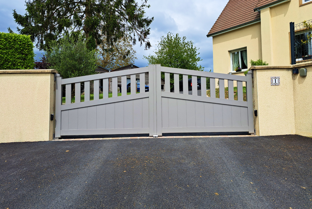 Portail battant aluminium