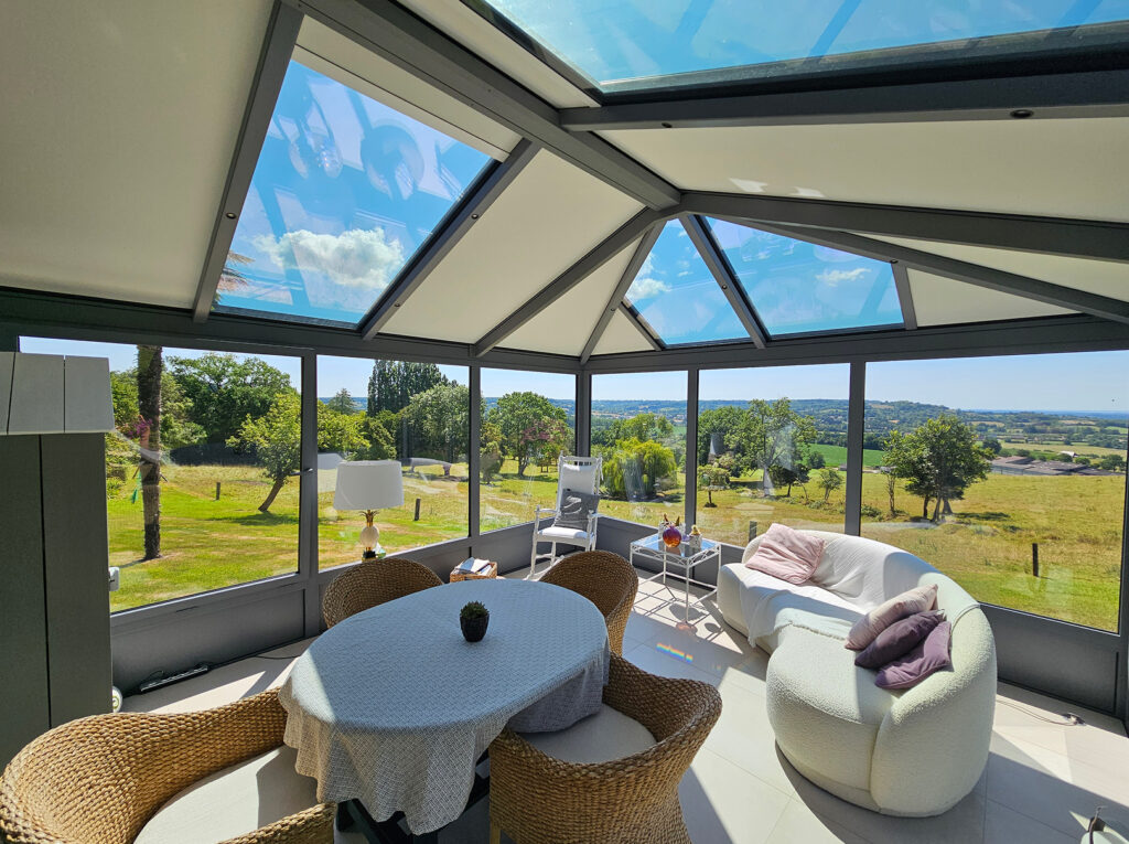 Blavait véranda : vue de l'intérieur